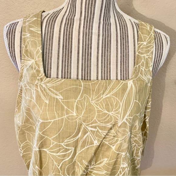 NWT a.n.a. Crop Top Medium Sonia Tropical Olive Mustard Yellow White Floral - Picture 2 of 13